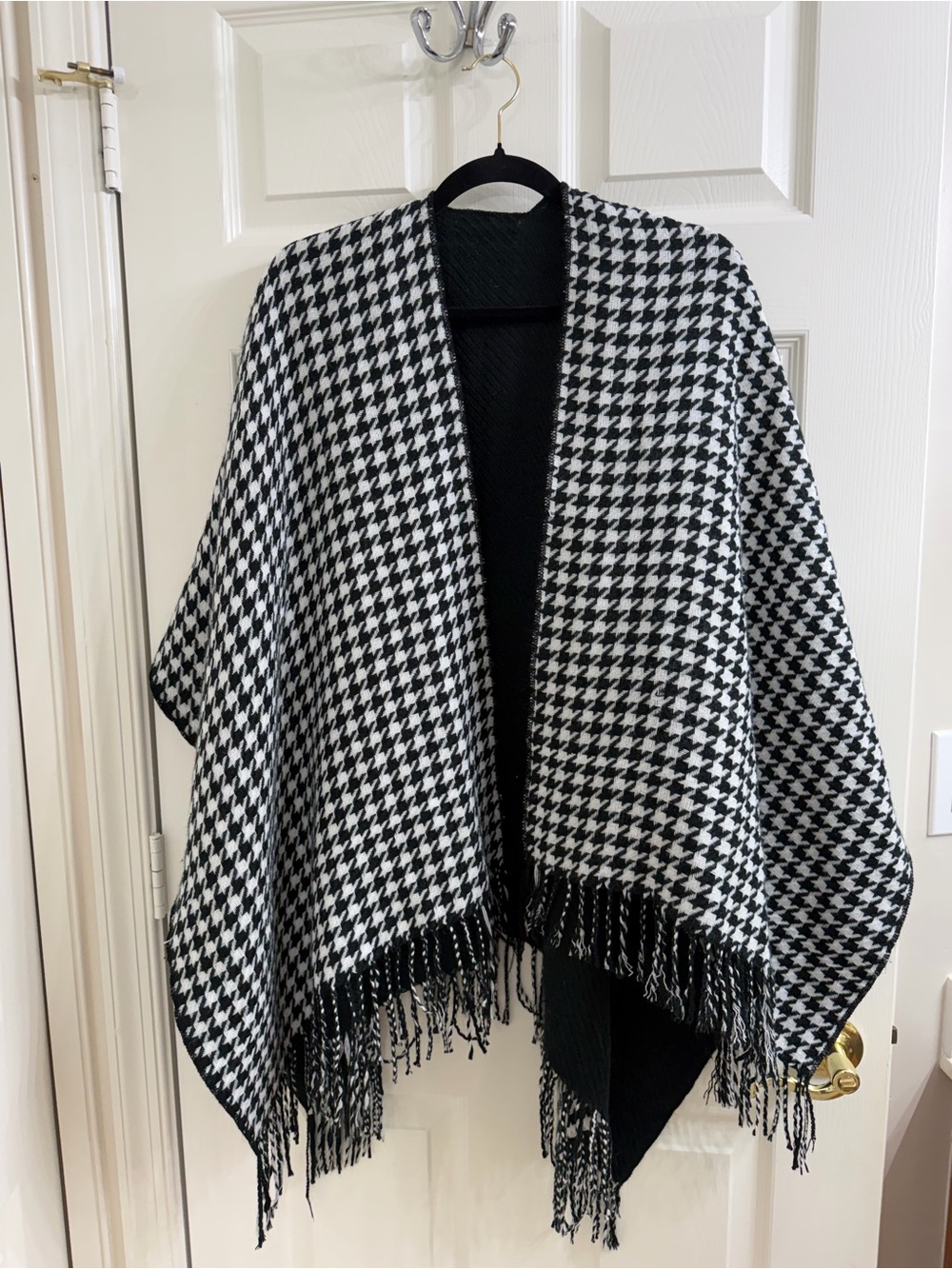 Black & White Houndstooth Fringe Poncho Wrap - Women Jackets & Coats